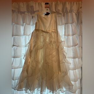 Soft white flower girl dress. David’s bridal. Size 6